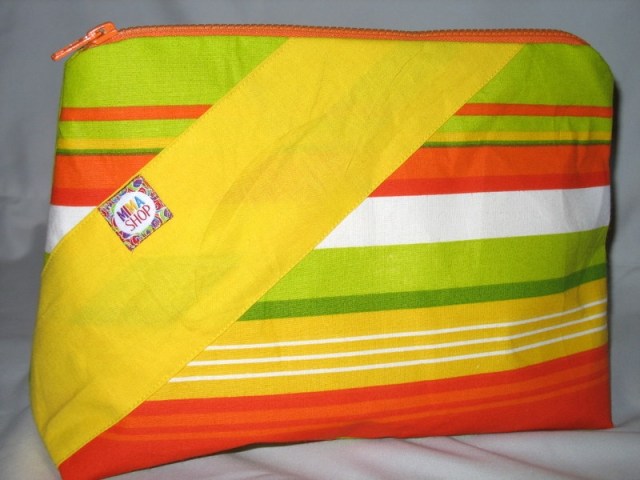 trousses-trousse-de-toilette-l-ete-arrive-4014881-img-5711-df1e2_big